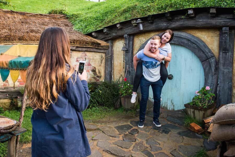 Hobbiton Movie Set & Rotorua Premium Day Tour from Auckland - Guide quality makes or breaks a long day