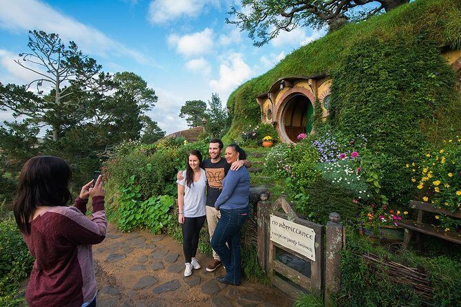 Hobbiton Movie Set Small Group Tour from Auckland - Key points at a glance