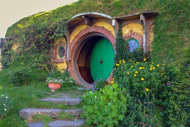 Hobbiton Movie Set Tour with lunch from Auckland - Comfortable coach to Matamata: more than just getting there