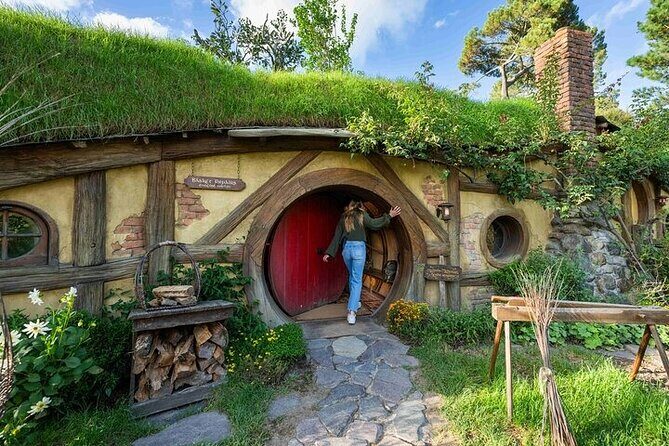 Hobbiton Movie set & Waitomo Caves Small Group Tour From Auckland - Price and value: is $279.26 a good deal?