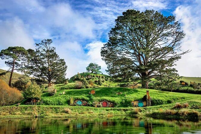Hobbiton Movie set & Waitomo Caves Small Group Tour From Auckland - Hobbiton Movie Set: a guided walk that feels like you’re on set