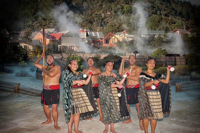 Hobbiton & Rotorua Living Māori Village Private Tour Ex-Auckland - Whakarewarewa Living Māori Village: geothermal life, then performance