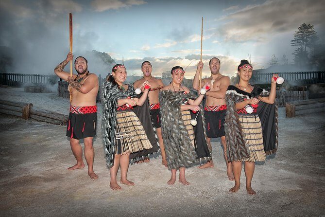Hobbiton & Rotorua Living Māori Village Private Tour Ex-Auckland - Comfort, fitness, and what to bring (so you enjoy it, not fight it)
