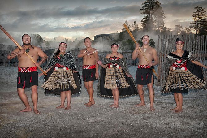 Hobbiton & Rotorua Living Māori Village Private Tour Ex-Auckland - Timing reality: a long day that pays off if you plan your expectations