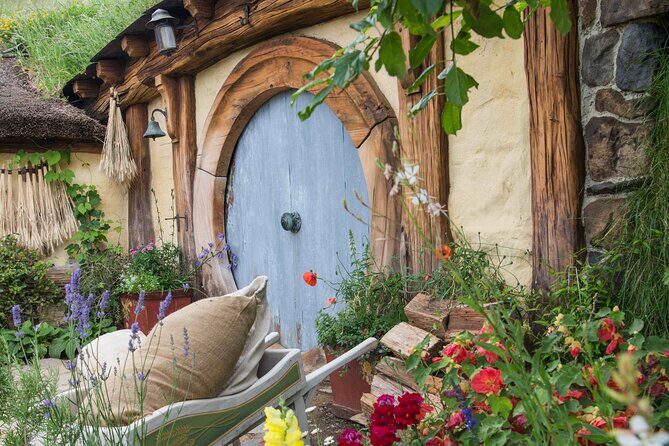 Hobbiton & Rotorua Māori Village with Lunch from Auckland - Hobbiton Movie Set: The Shire walk with lots of humor