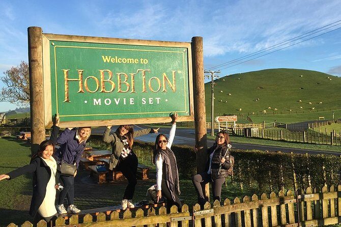 Hobbiton & Rotorua Small Group Tour including Te Puia from Auckland - Rotorua road stops that actually make sense