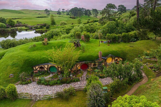 Hobbiton & Waitomo Caves Guided Day Trip from Auckland incl lunch - Hobbiton Movie Set: Hobbit Holes, the Green Dragon, and farm-gate magic