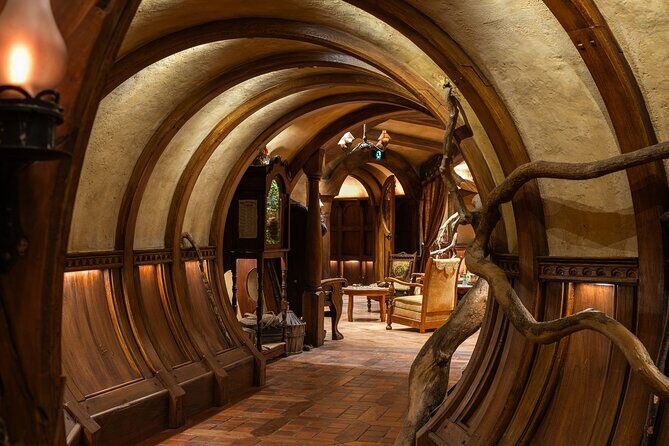 Hobbiton & Waitomo Caves Guided Tour from Auckland with Lunch - Value for $271.19: What You Actually Get for the Price
