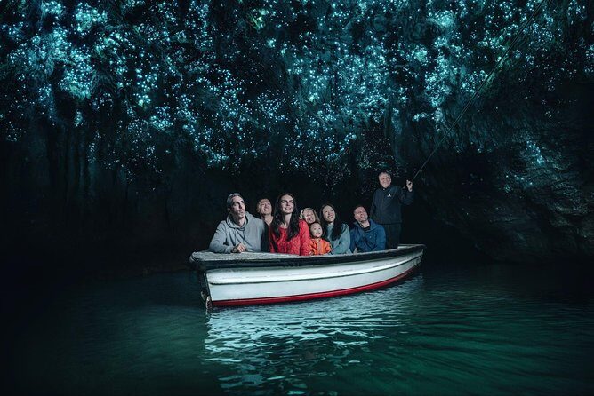 Hobbiton & Waitomo Caves Small Group Tour from Auckland inc Lunch - Lake Karapiro: a short 10-minute stretch and some great photo angles