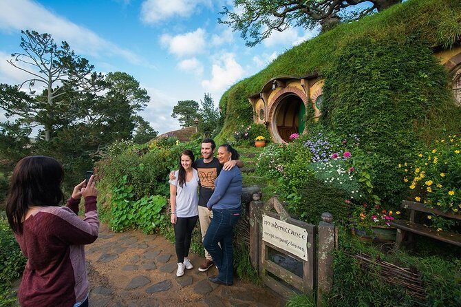 Hobbiton & Waitomo Caves Small-Group Tour W Lunch from Auckland - Hobbiton Movie Set: bus ride, guided walk, and the stairs reality check