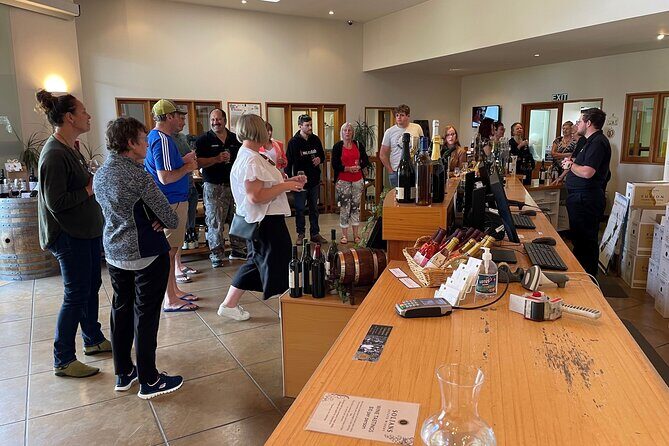 Kumeu Wine Tour - The Hunting Lodge Winery & Restaurant: historic homestead energy
