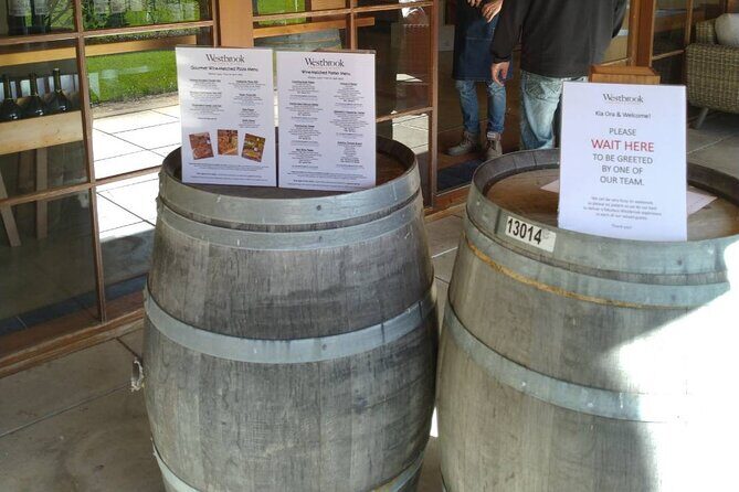 Kumeu Winery Boutique Tour with Gourmet Lunch from Auckland - The guide experience: English and Japanese support