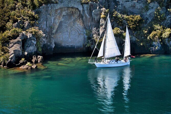 Lake Taupō Private Day Tour from Auckland to Māori Rock Carvings - Huka Honey Hive: a break that’s fun, not filler