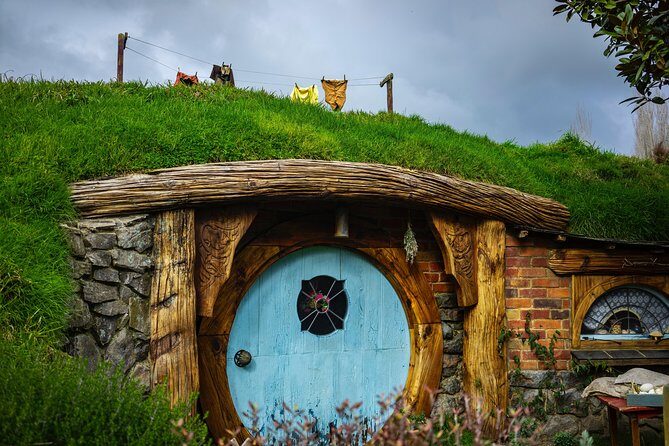 Luxury Small group tour from Auckland to Hobbiton Movie Set - Price and logistics: where the $775.72 value really comes from
