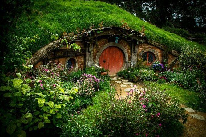 Luxury Small group tour from Auckland to Hobbiton Movie Set - Should you book this Auckland to Hobbiton luxury small-group tour?