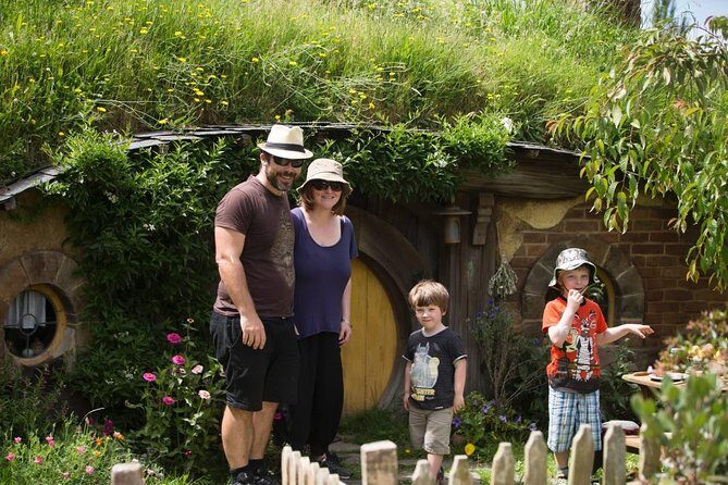 Luxury Small group tour from Auckland to Hobbiton Movie Set - The Auckland-to-Matamata drive: views plus a guided vibe