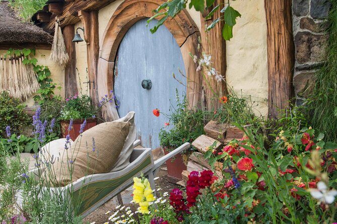 Magical Hobbiton: Small-Group Guided Tour from Auckland - The Green Dragon Inn and your complimentary drink moment