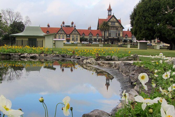 Private 3 Days Tour From Auckland: Hobbiton, Hamilton, Rotorua & Waitomo Caves - Key reasons this tour earns its high rating