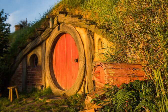 Private 3 Days Tour From Auckland: Hobbiton, Hamilton, Rotorua & Waitomo Caves - Hobbiton Movie Set: guided time, not just photos