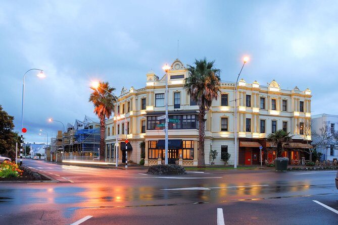 Private Auckland City Tour For Small Group in a luxury vehicle. - Personalization in the real world: small-group flexibility with real drivers