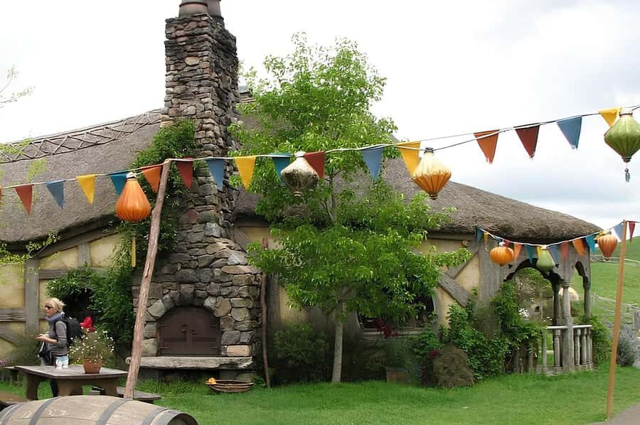 Private Hobbiton & BlueSprings & Redwood forest fromAuckland - Key highlights to look for on this private combo day