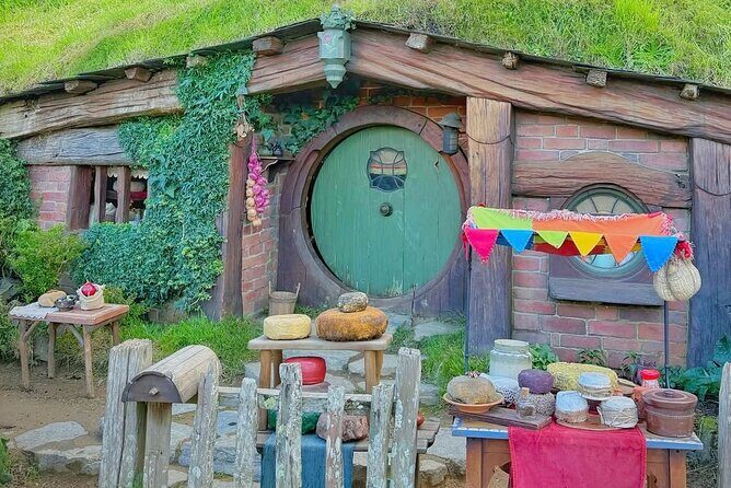 Private Hobbiton Movie Set and Rotorua Day Trip from Auckland - Starting in Auckland: pickup is the hidden value