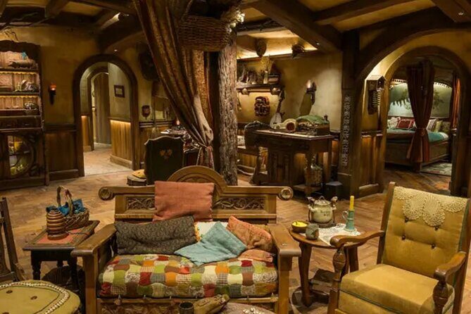 Private Hobbiton & Waitomo Caves Transfer from Auckland - Two of New Zealand’s big screen and natural wonders, in one drive