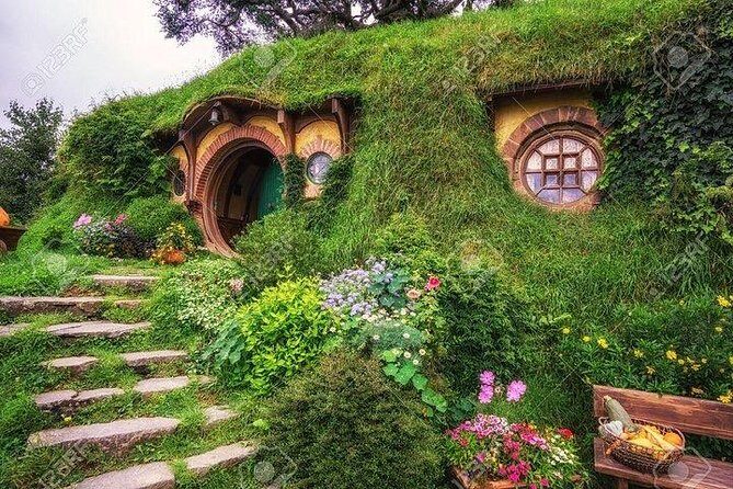 Private Luxury Tour to Hobbiton Movie Set & Waitimo Glowworm Cave - Key Things To Know Before You Go