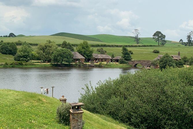 Private Luxury Tour to Hobbiton Movie Set & Waitimo Glowworm Cave - Meals, Drinks, and What’s Actually Included