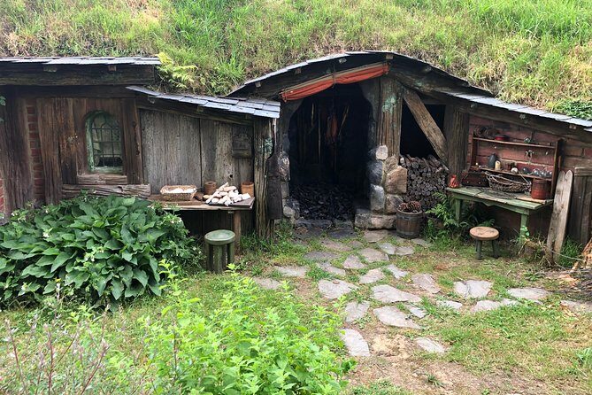 Private Luxury Tour to Hobbiton Movie Set & Waitimo Glowworm Cave - Price and Logistics: What You’re Paying For