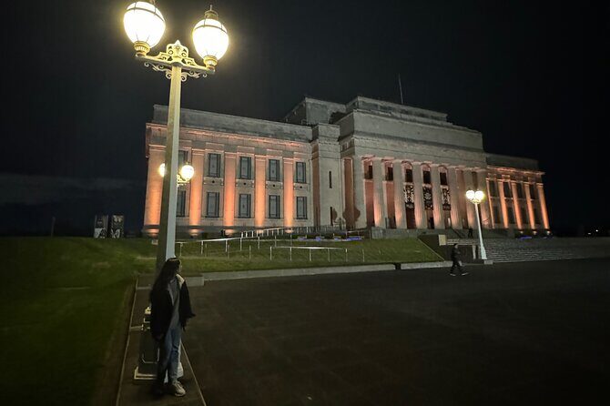 Private Night Tour of Auckland, Sky Tower Bar, Bridge & Museum - Auckland Domain and Night Light Displays: Museum Grounds Without the Museum
