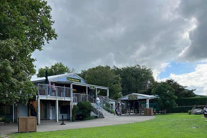 Private Round Trip Transport To Hobbiton From Auckland - Spending Time Onsite: Café, Shopping, and Your Own Pace