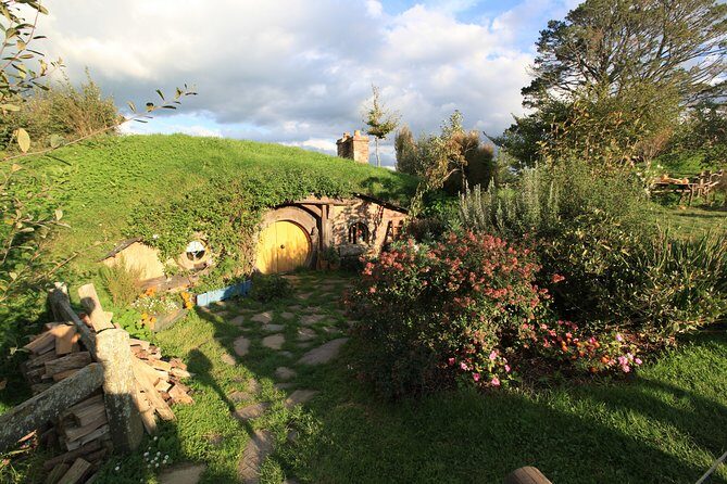 Private The Hobbiton Tour - Auckland Tour House - Your guided Hobbiton Movie Set visit: Bag End to the Party Tree