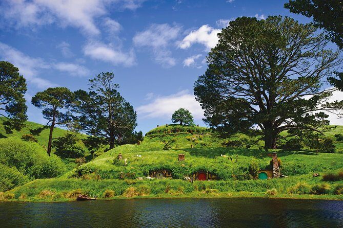 Private tour - Hobbiton Movie Set Evening Banquet Return from Auckland - Inside The Green Dragon Inn: Two-Course Banquet and Hobbit-Inspired Drinks