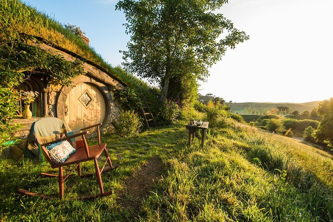 Private tour - Hobbiton Movie Set Evening Banquet Return from Auckland - What’s Included (So You Don’t Get Surprise Expenses)