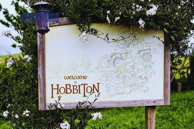 Private Tour: Hobbiton Movie Set, Rotorua Mud Pool & Treewalk - Hobbiton Movie Set: 2 hours in the Shire made for two film trilogies