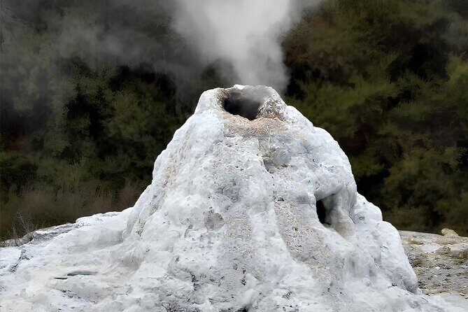 Private Tour WaiOtapu & Huka Falls & Blue springs from Auckland - Taupo for lunch and lake time: 2 hours to reset
