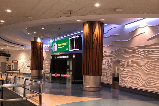 Private Transfer From Auckland International Airport To Auckland City - Flight tracking and the real waiting time after landing