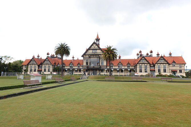 Rotorua and Waitomo Caves Day Trip from Auckland -Smaller Groups - Guides can make or break the day