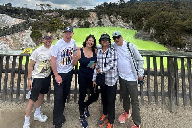 Rotorua Highlights inc. Waiotapu & Te Puia Day Tour from Auckland - Wai-O-Tapu Thermal Wonderland: Champagne Lake and Devil’s Bath