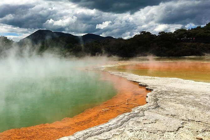 Rotorua Highlights Tour from Auckland with Optional Extras - Wai-O-Tapu Geothermal Wonderland: the smell, the wow, and your best comfort move