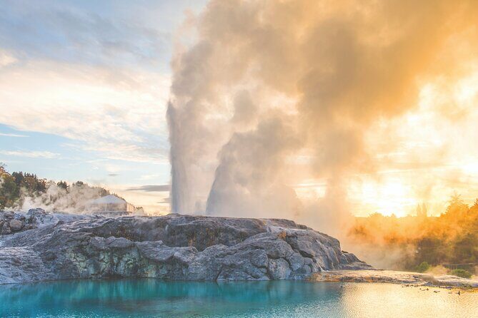 Rotorua Highlights Tour inc. Te Puia Tour, Lunch & Cultural Show - Getting there: the 6:30am start and small-group pace