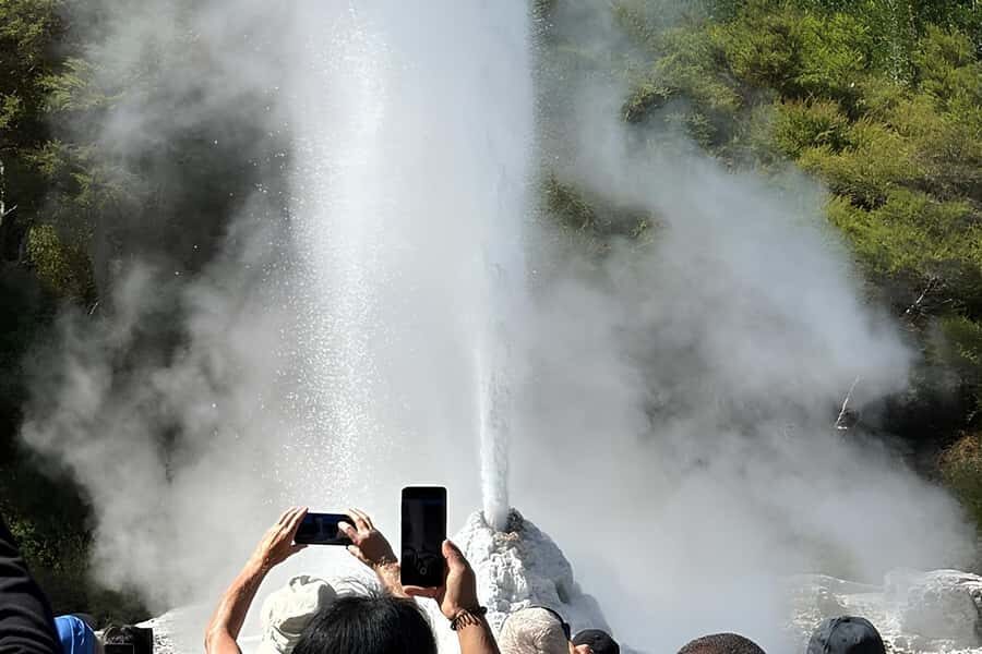 Rotorua & Taupo DayTour Waiotapu & Huka Falls from Auckland - Auckland to Rotorua and Taupō: Why This Route Works
