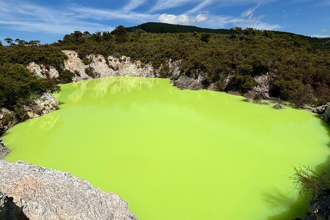 Rotorua & Taupo DayTour with Waiotapu & Huka Falls from Auckland - Waiotapu Thermal Park Boardwalk and Lady Knox: The Stop With True Payoff