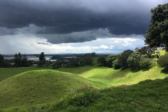 Shore Excursion: Half-Day Auckland Volcanoes Tour - Stop 3: Mangere Mountain craters and a Manukau Harbour horizon