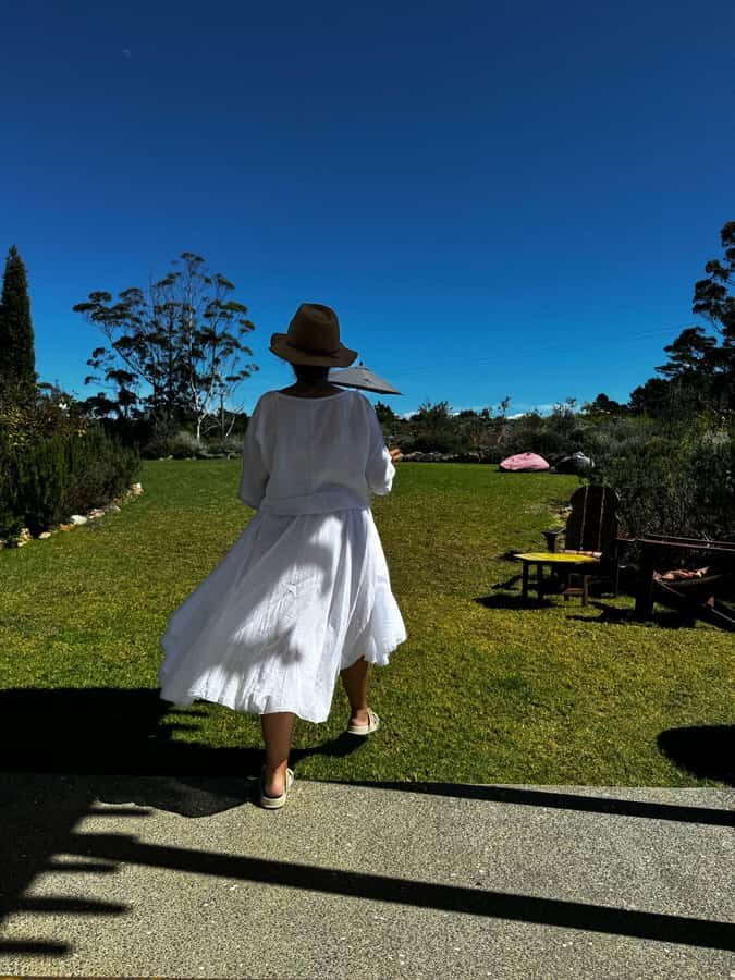 The Boutique Experience: Waiheke Island Best Cellar Tour - Lunch at a vineyard or beachside restaurant (plan for the extra cost)