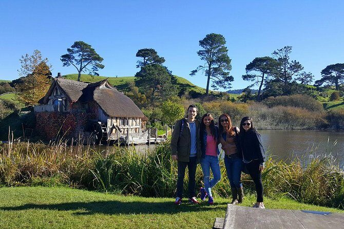 The Hobbiton Movie Set Small-Group Guided Tour from Auckland - A long morning out of Auckland: what the 6:00 am start really means