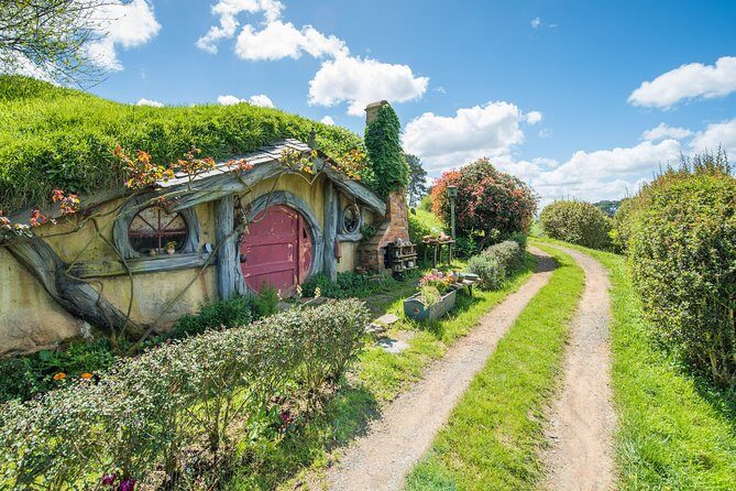 The Hobbiton Movie Set Small-Group Guided Tour from Auckland - Transport and comfort: how Auckland to Hobbiton is handled