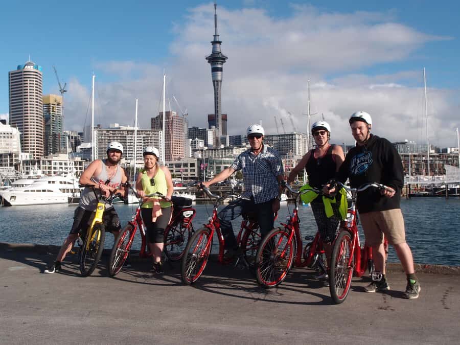 The Inside Loop: See Auckland's Coolest Neighbourhoods - Getting comfortable: e-bike check, helmet, and headset