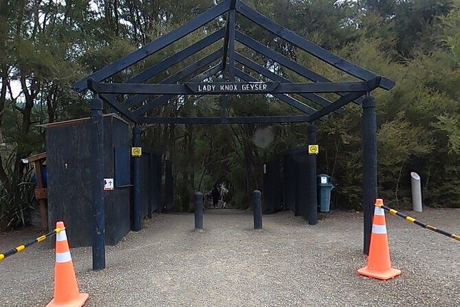 TRIPLE DEAL Wai-O-Tapu, Redwood Forest & Blue Springs Ex Auckland - Tirau’s Dog and Sheep: the quick quirky stop that sticks